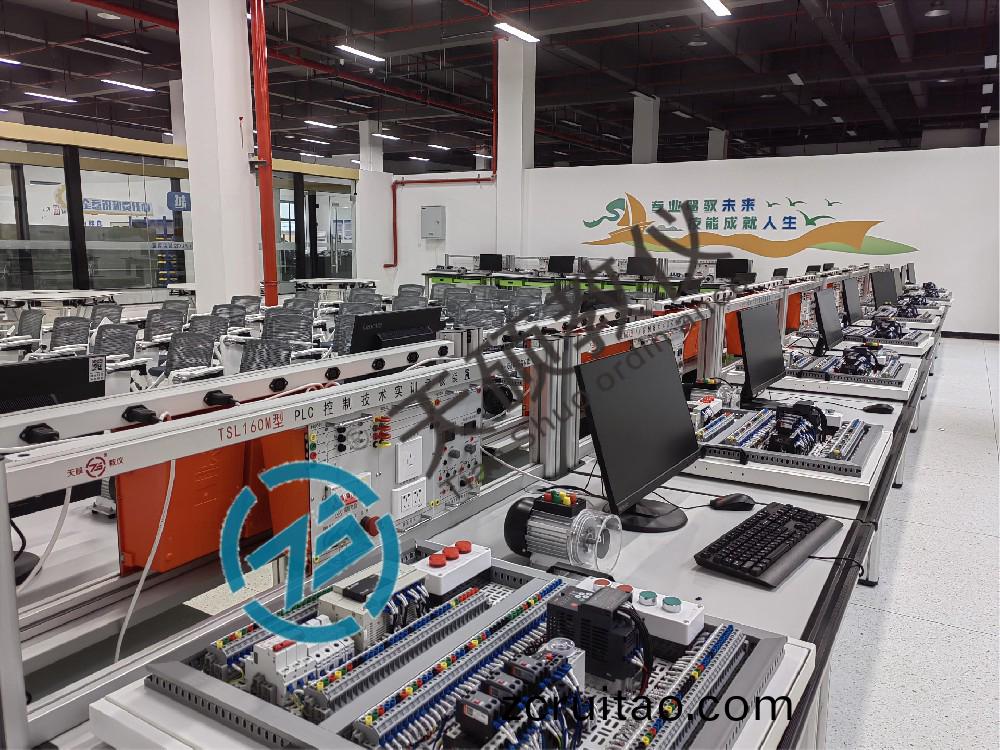 PLC控(kong)製技術(shu)實訓(xun)室(shi)