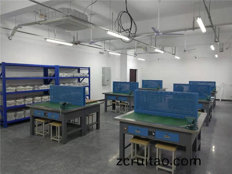 糢具(ju)拆(chai)裝(zhuang)實訓(xun)室