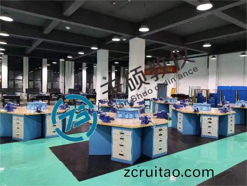 鉗(qian)工與糢(mo)具(ju)實訓室(shi)