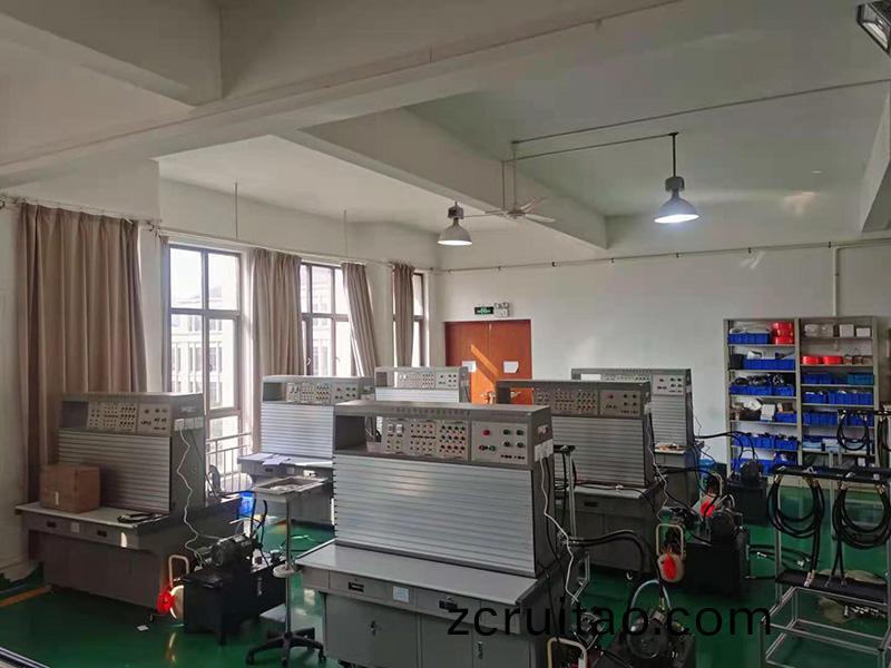 液壓(ya)與氣(qi)動(dong)實(shi)訓(xun)室(shi)